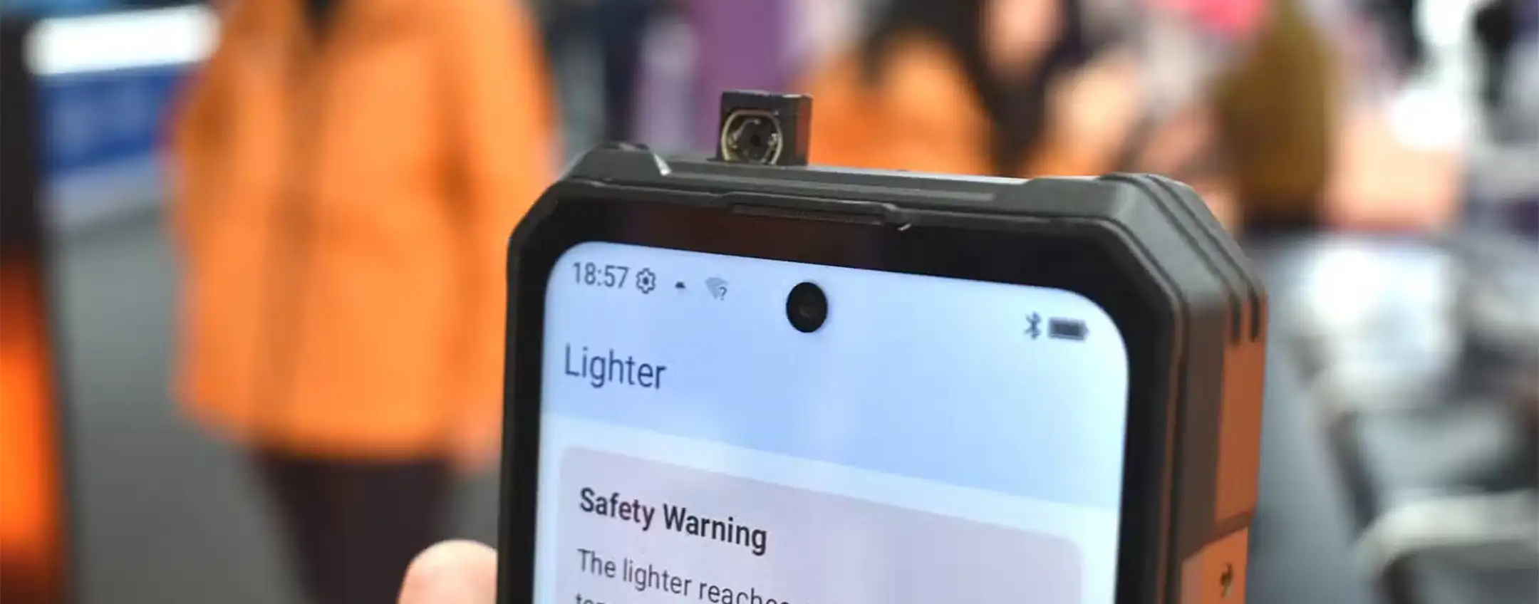 Hai da accendere? E tu tiri fuori lo smartphone