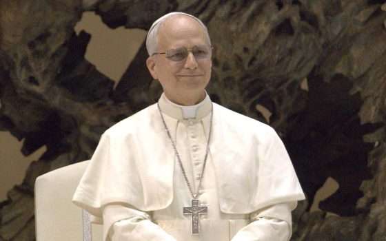 Attenzione ai chatbot: il messaggio del Papa ai genitori