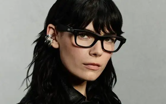 Occhiali smart con lenti graduate: Ray-Ban Meta Blayzer e Scriber