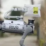 Pacchi consegnati da robot: Amazon rileva RIVR e avvia i primi test