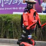 Robot umanoide vince mezza maratona con record del mondo