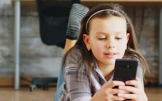 Teenager su Instagram: i nuovi limiti in Italia contro i rischi social