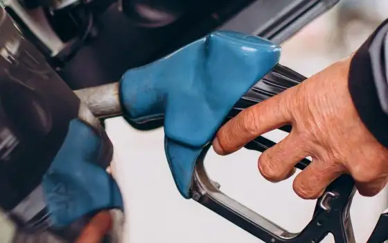 Prezzi di benzina e diesel alle stelle: prorogato il taglio delle accise