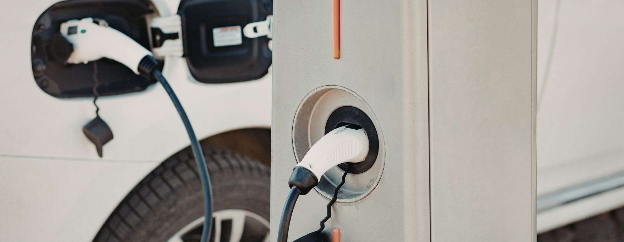 Anteprima: Nuove colonnine di ricarica per veicoli elettrici offerte gratis da Poste Italiane