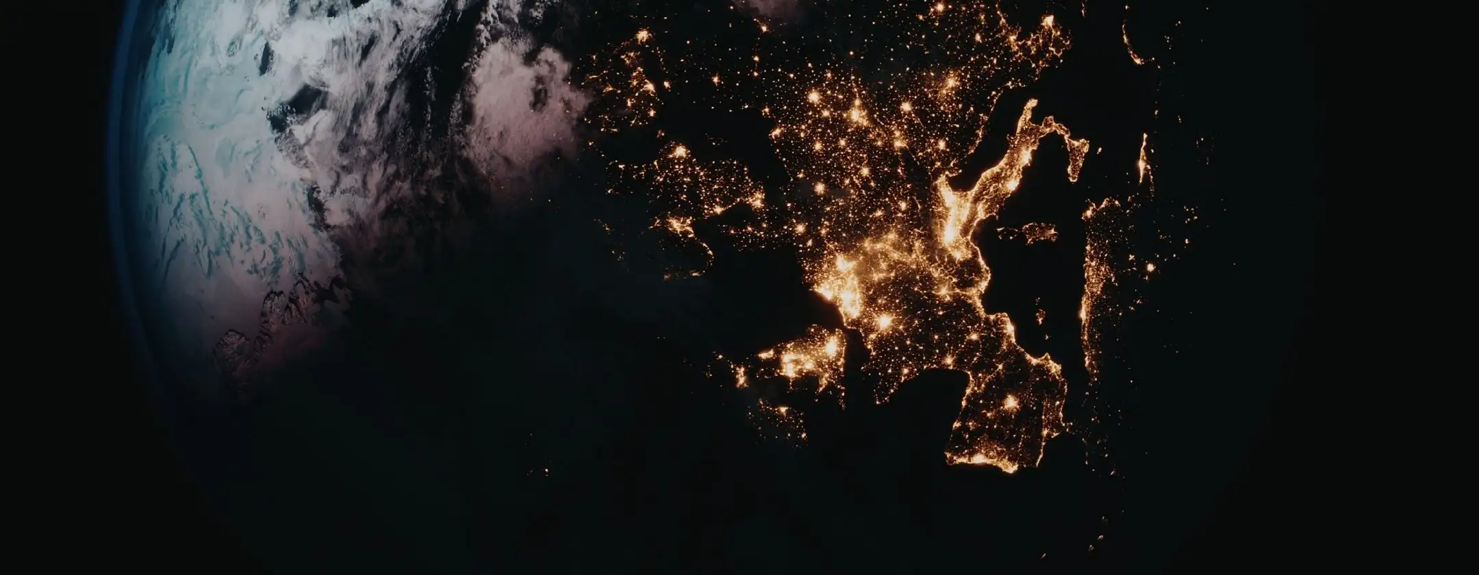 perche-ogni-anno-terra-diventa-sempre-piu-luminosa-notte