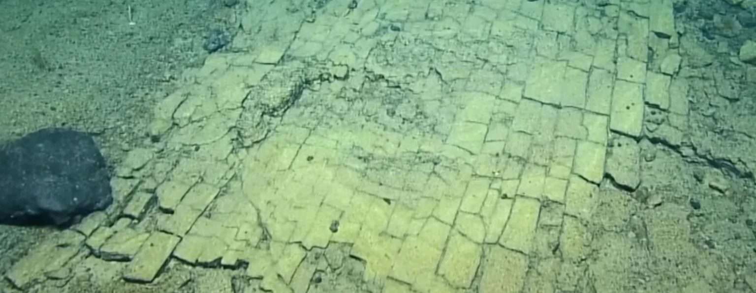 Anteprima: Scoperta una strada di mattoni gialli sul fondo dell’oceano