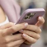 Gli SMS non mollano: milioni di italiani li usano ancora