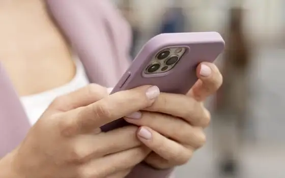 Gli SMS non mollano: milioni di italiani li usano ancora