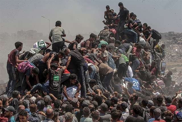 World Press Photo: Aid Emergency in Gaza di Saber Nuraldin