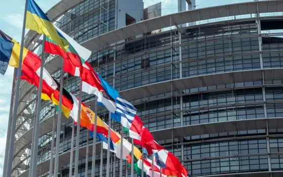 Cyberbullismo: Parlamento UE chiede sanzioni alle piattaforme