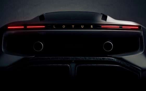 Lotus torna al motore endotermico, sconfitta per le auto elettriche?