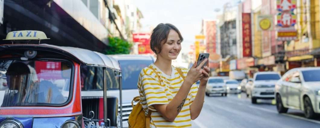 Viaggia sempre connesso, ma senza roaming con la eSIM Airalo: da soli 4€