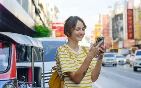 Viaggia sempre connesso, ma senza roaming con la eSIM Airalo: da soli 4€
