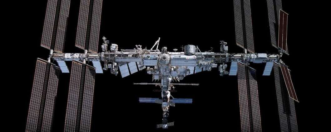 Perdita di aria sulla ISS: astronauti si rifugiano nella Dragon