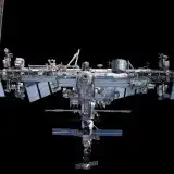Perdita di aria sulla ISS: astronauti si rifugiano nella Dragon