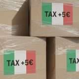 Arriva la tassa sui piccoli pacchi extra UE: 5 euro in Italia