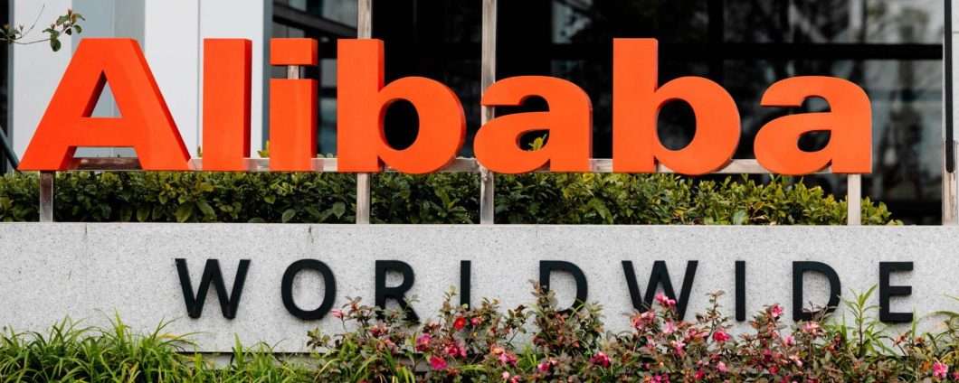 Anthropic vs Alibaba: account falsi per copiare le capacità di Claude