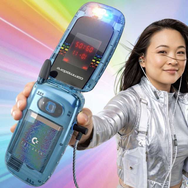 Il flip phone Commodore Callback 8020