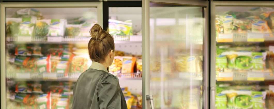 Un esperto spiega se frutta e verdura surgelate o in scatola sono salutari come quelle fresche