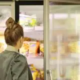 Un esperto spiega se frutta e verdura surgelate o in scatola sono salutari come quelle fresche