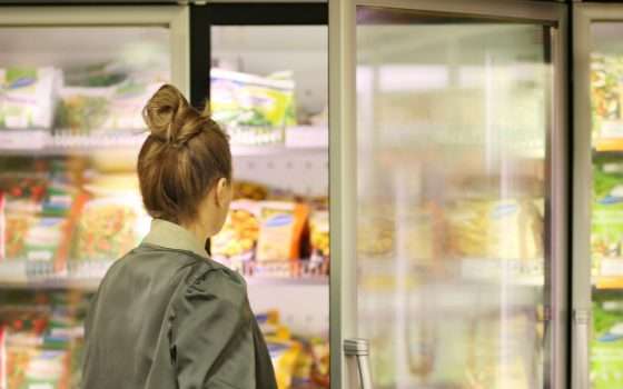 Un esperto spiega se frutta e verdura surgelate o in scatola sono salutari come quelle fresche