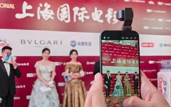 Chi si rivede: HONOR Robot Phone (con un video 480p)