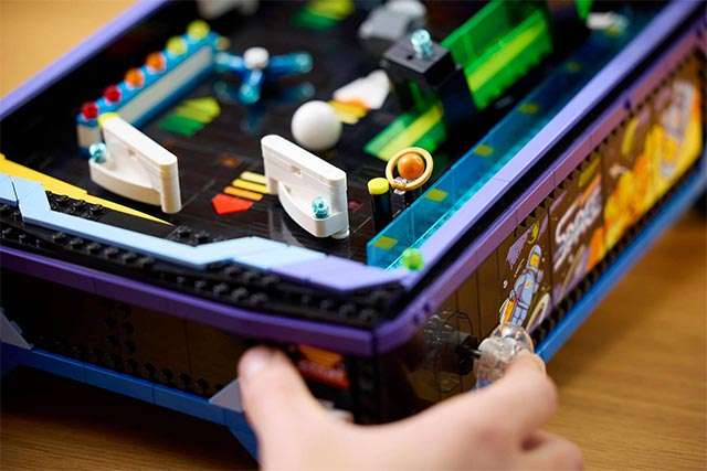 Il nuovo set LEGO è un flipper funzionante