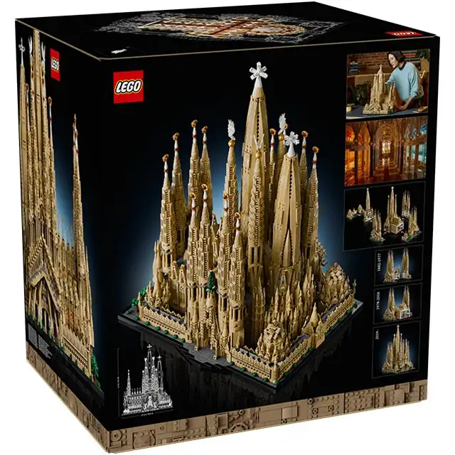 La confezione del mastodontico set LEGO dedicato alla Sagrada Familia