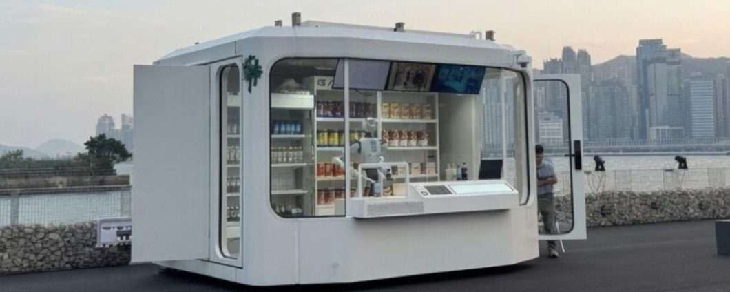 Robot gestisce negozio a Hong Kong, vende snack e medicine