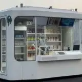 Robot gestisce negozio a Hong Kong, vende snack e medicine