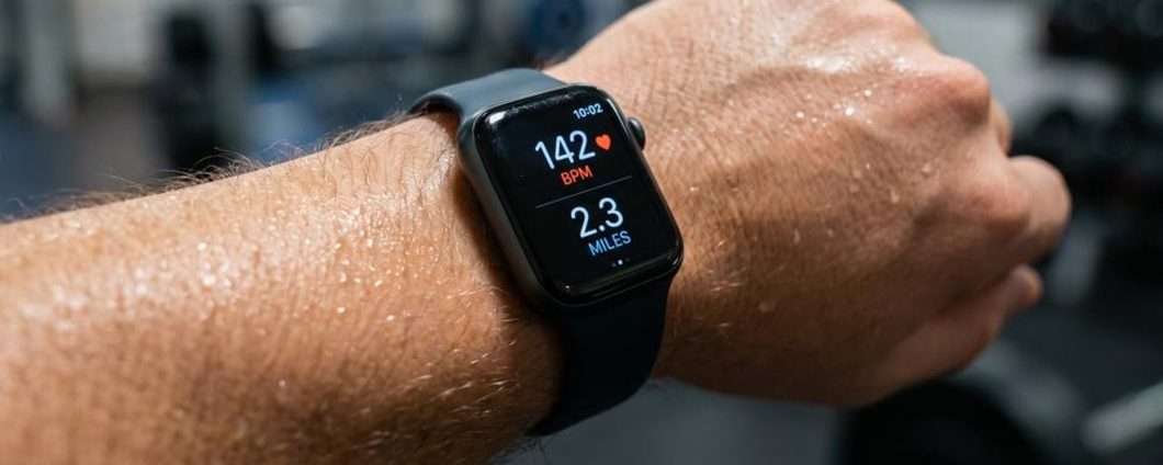 Batterie rimovibili: esenzione per smartwatch e smart glass