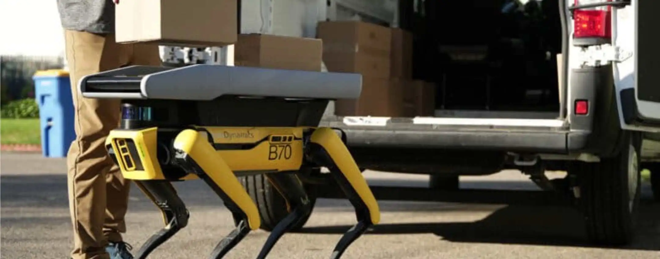 Cane robot di Boston Dynamics consegna i pacchi