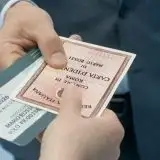Un silenzio opaco sul mancato addio alla carta d'identità cartacea