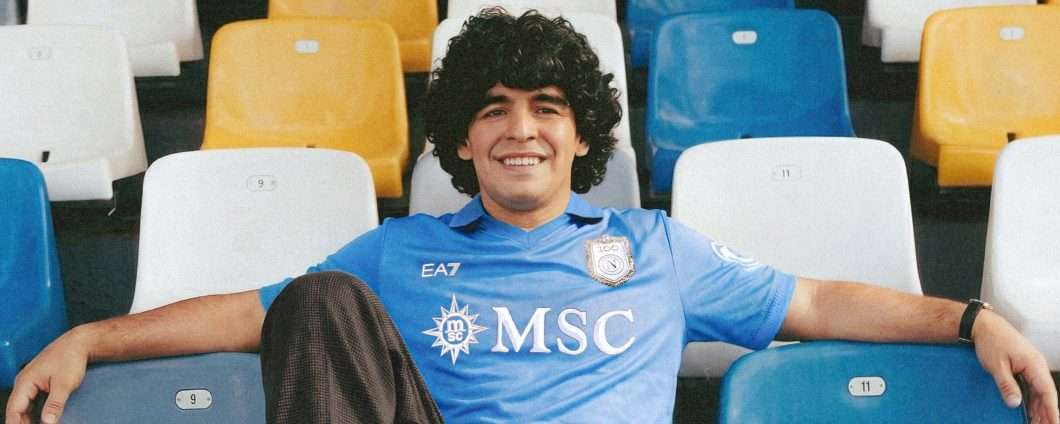 Il Napoli ha riportato in vita Maradona per la nuova maglia: è AI?