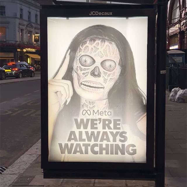 La protesta a Londra contro gli occhiali di Meta