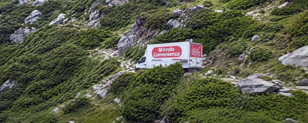 Google Maps sbaglia, furgone Mondo Convenienza arriva al rifugio