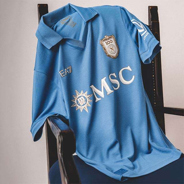 La nuova prima maglia del Napoli