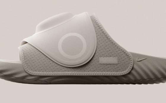 Nike ha presentato le ciabatte smart: connesse, scaldano e vibrano