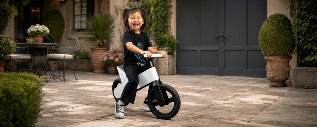 Tesla vende una bici per bambini ed è subito sold out