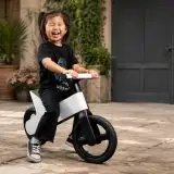 Tesla vende una bici per bambini ed è subito sold out
