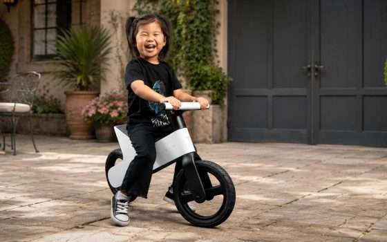 Tesla vende una bici per bambini ed è subito sold out
