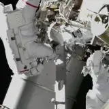 Passeggiata spaziale per sostituire un'antenna sulla ISS