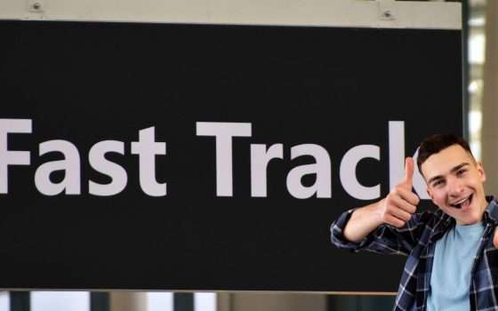 Attiva un piano Saily eSIM da 20GB: per te fast-track aeroportuale in regalo