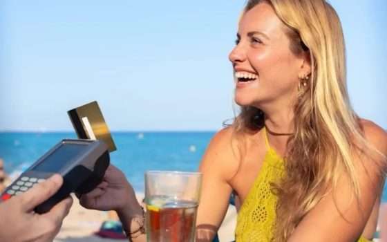 Dalla Svezia arriva la carta di credito a canone zero per i viaggiatori
