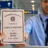 La carta di identità cartacea non vale più per l'espatrio: la soluzione