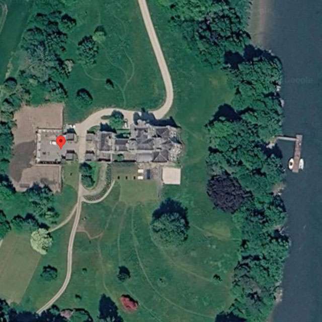 Il castello Strancally comprato da Mark Zuckerberg