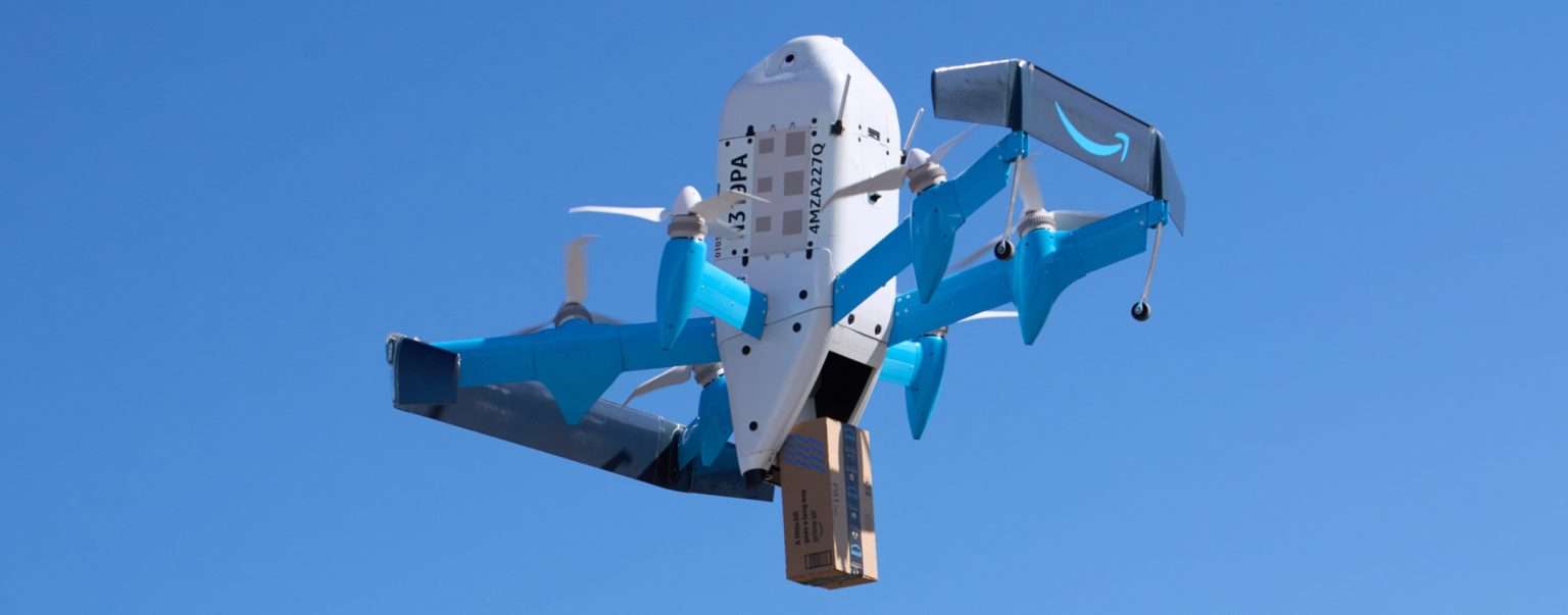 Anteprima: Il video del drone Amazon Prime Air che lancia il pacco in piscina