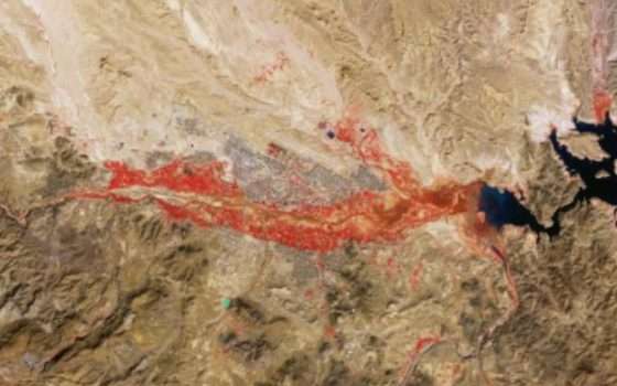 Cos'è l'enorme macchia rossa nel Marocco che si vede dallo spazio