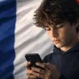 Francia, stop al ban dei social per gli under 15: legge bocciata