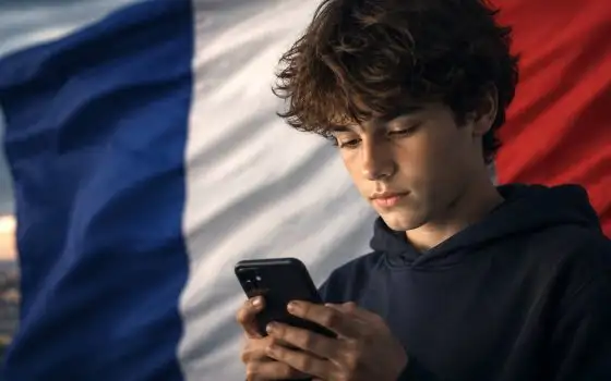 Francia, stop al ban dei social per gli under 15: legge bocciata
